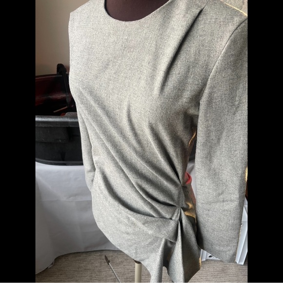 Asymmetrical High Neck Twill Top Beautiful Fit - Picture 2 of 10